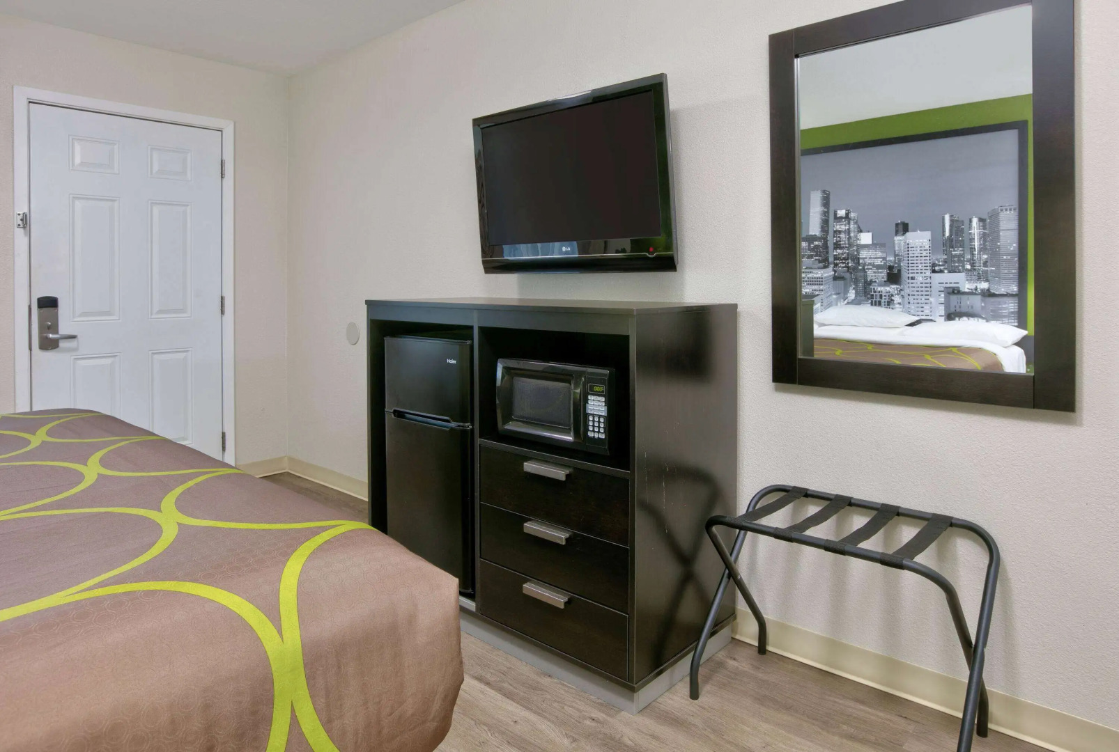 Super 8 by Wyndham Palestine