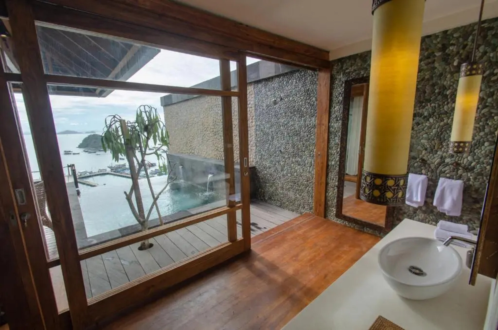 Bayview Gardens Hotel & Viewpoint