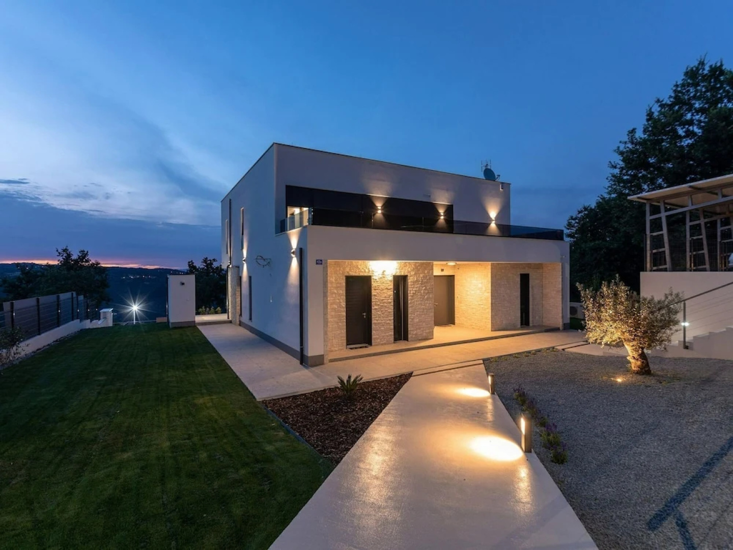 Villa With Swimming Pool, Play Area, Volleyball Court, Table Football, 8 km From Labin