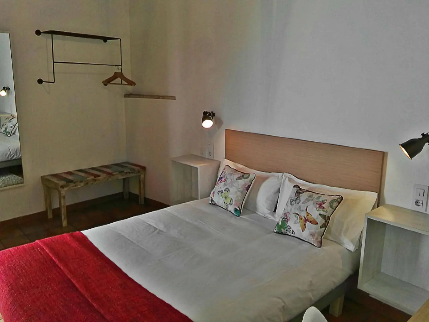 Frenteabastos Hostel & Suites