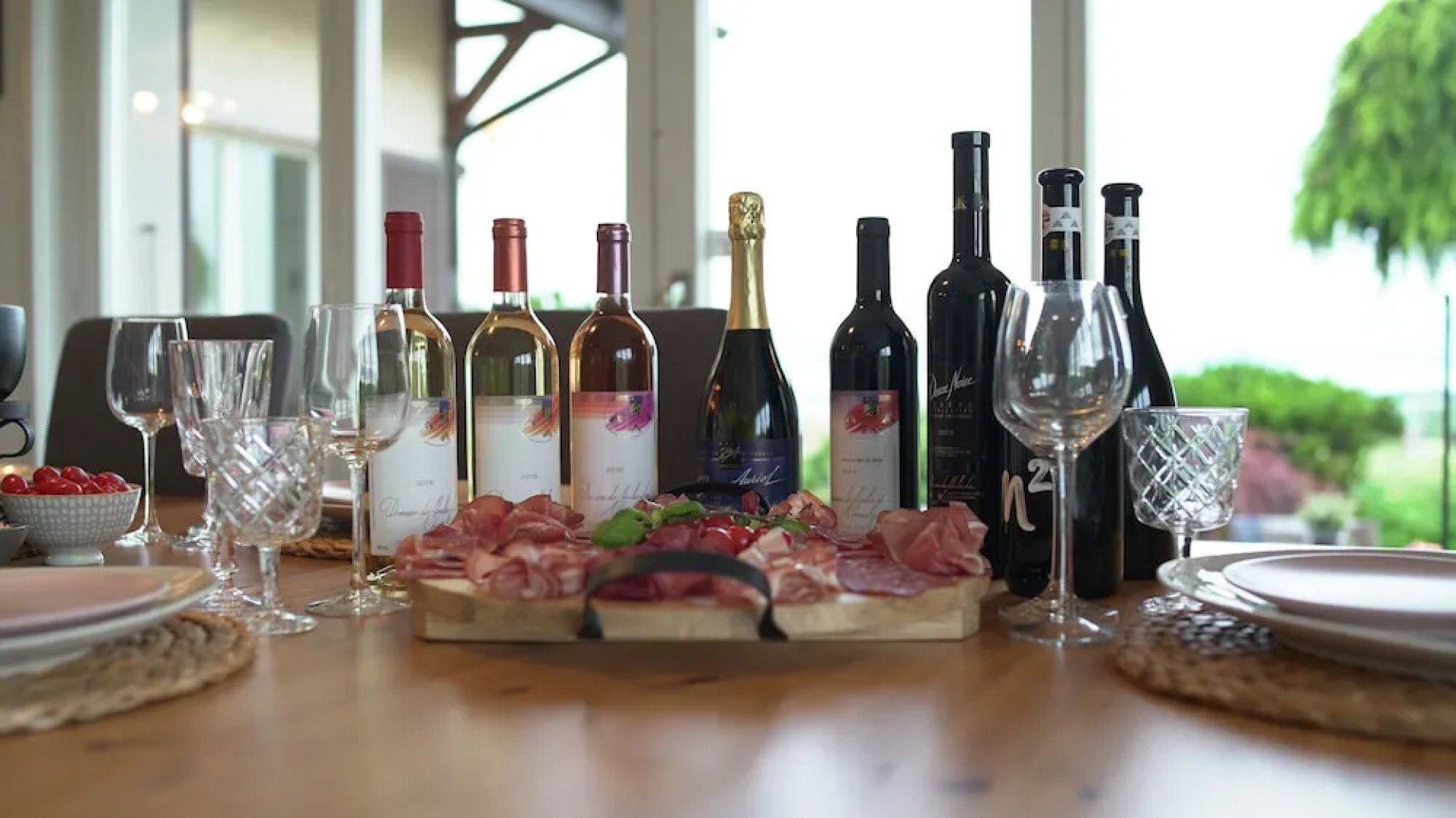 Stunning 6-bed Villa in Etoy