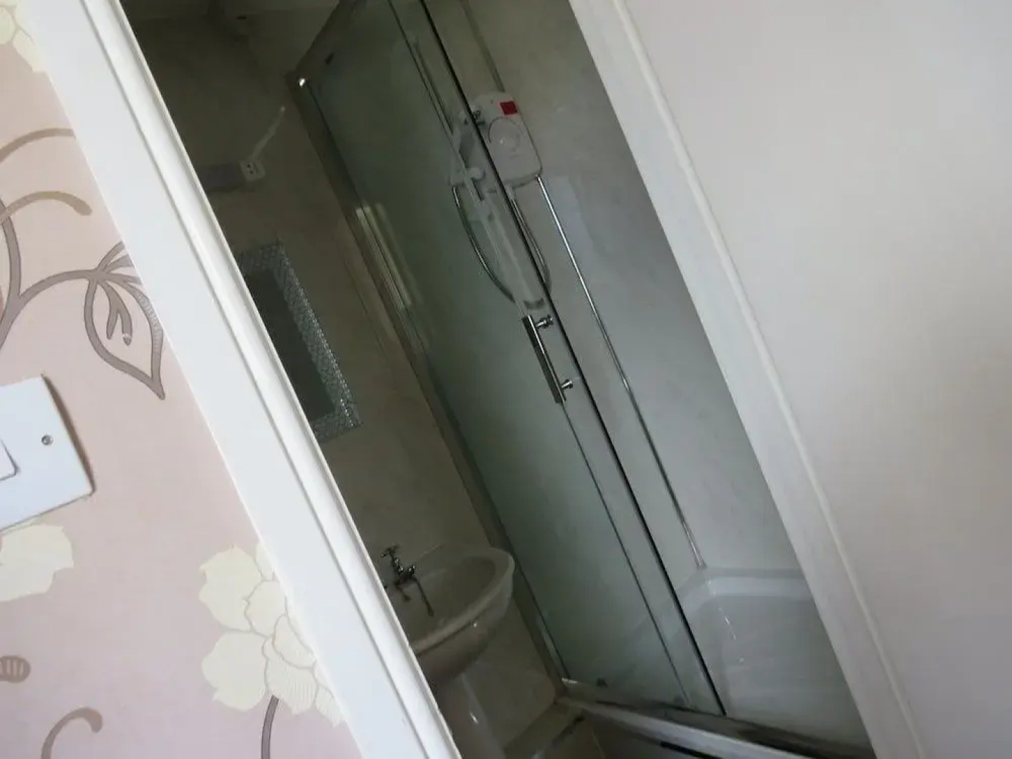 The Queens Arms Hotel