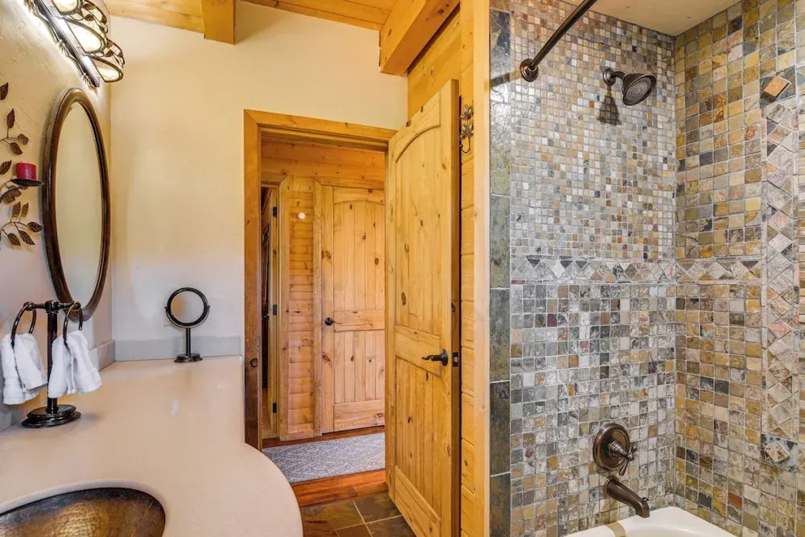 Cozy Family Cabin: Game Room, Near National Parks!