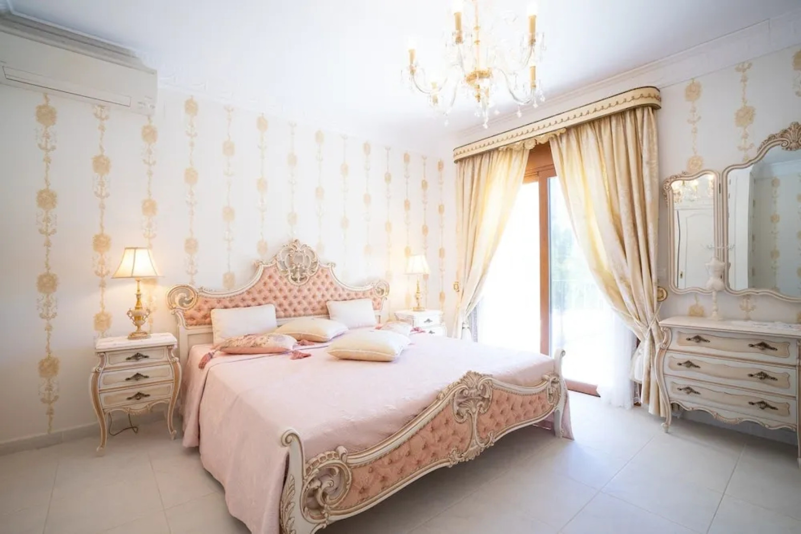 Gorgeous private villa for 10 in Moraira