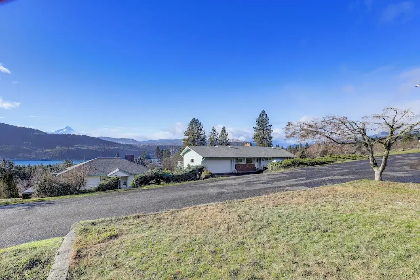 Outdoor Adventurer's Oasis in White Salmon