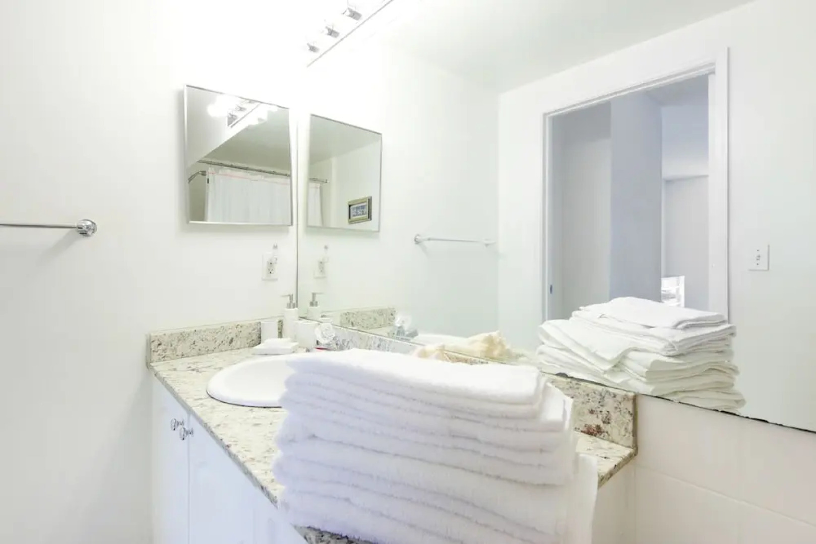 Luxury Apartments At Intracoastal