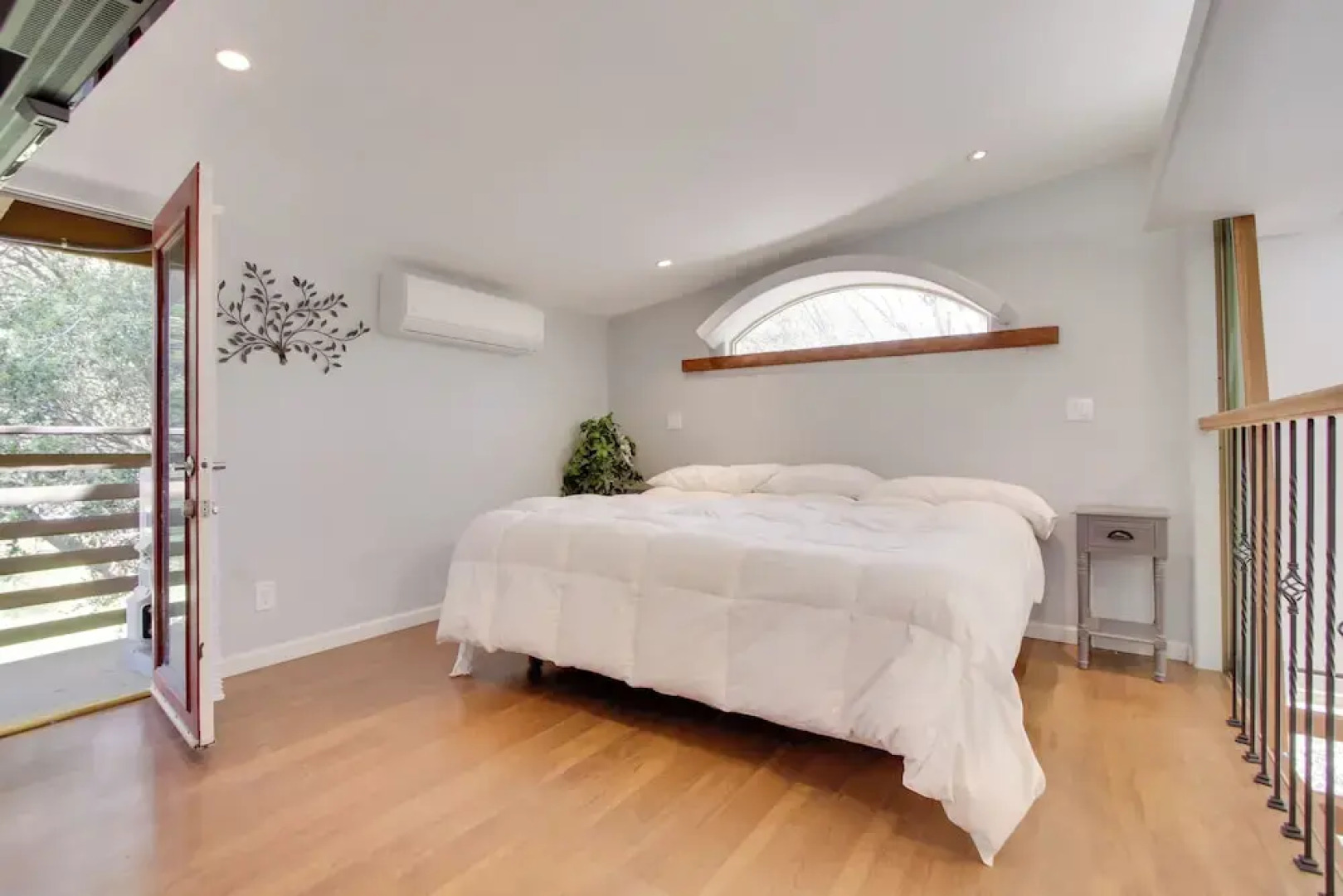 Walk to Riverfront Beach: Kernville Escape