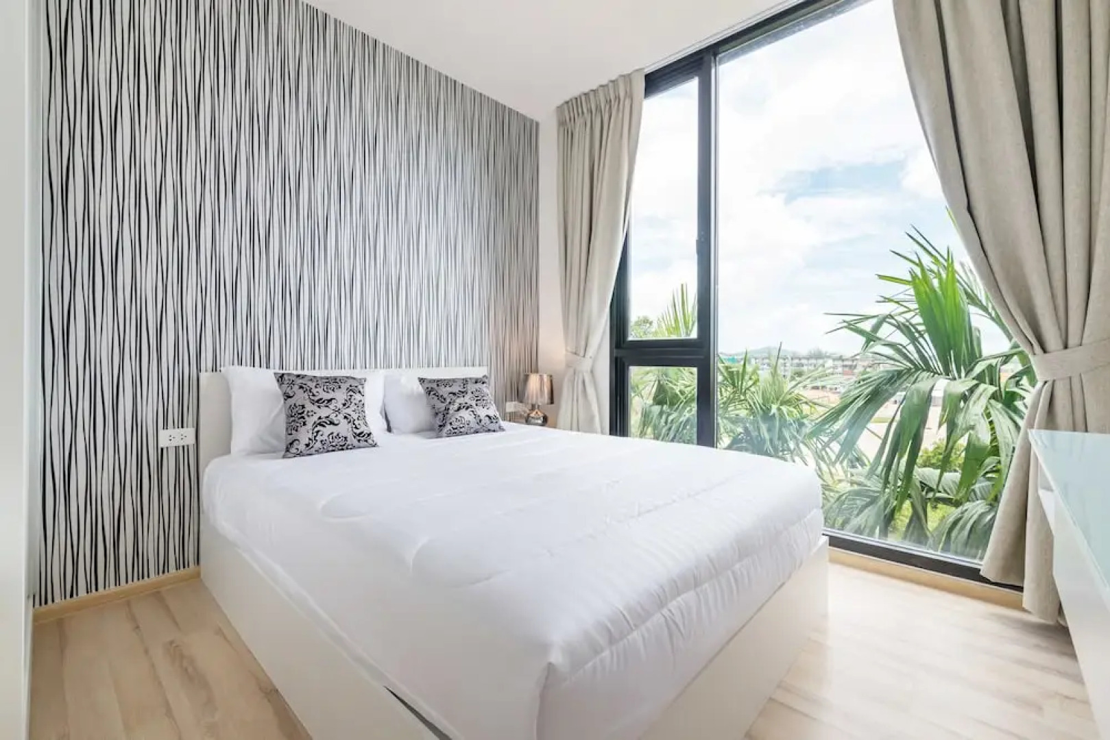 Favstay - The Base Uptown Phuket