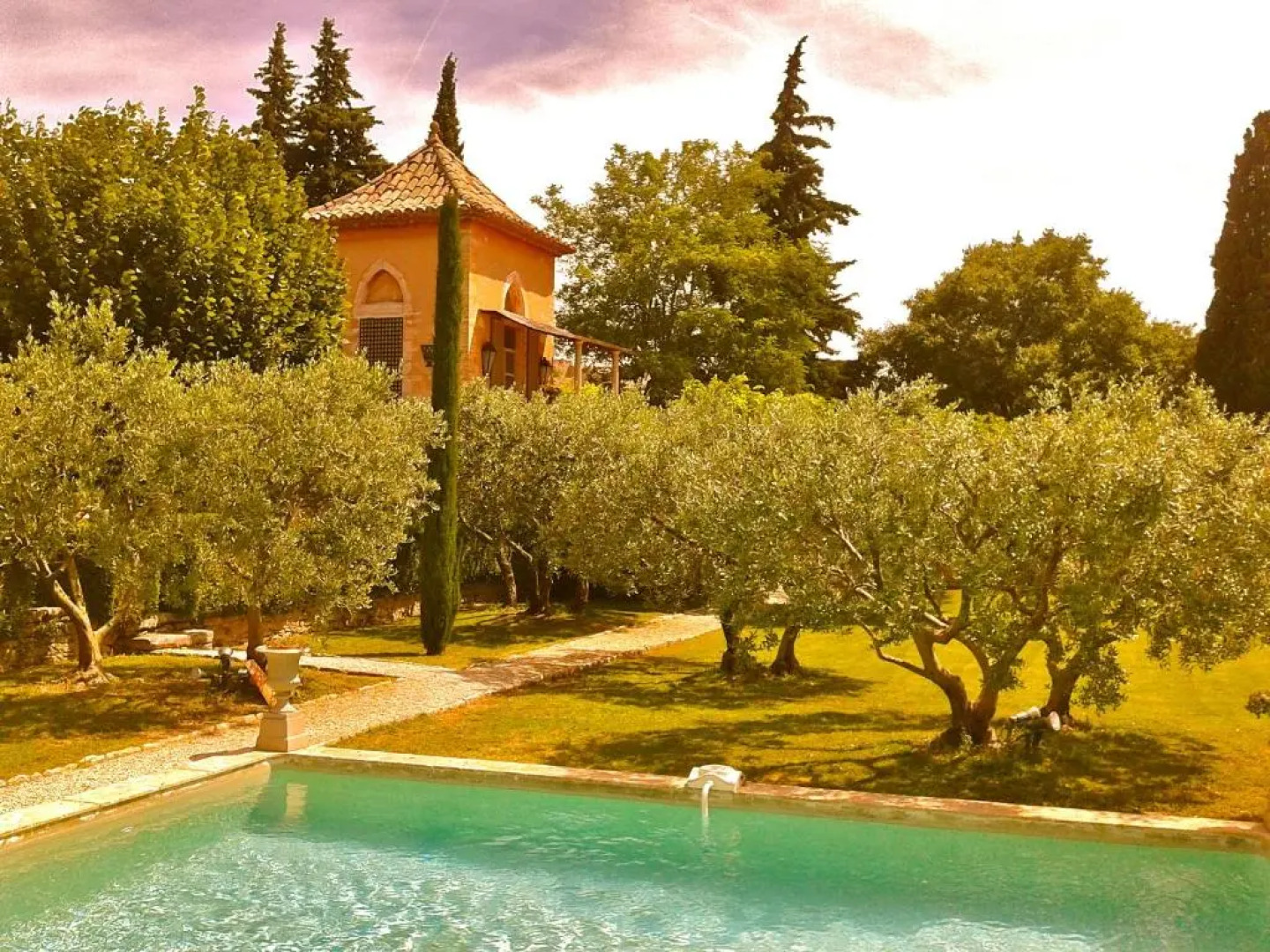 La Tour des Beaumes à GORDES avec Piscine Privée -