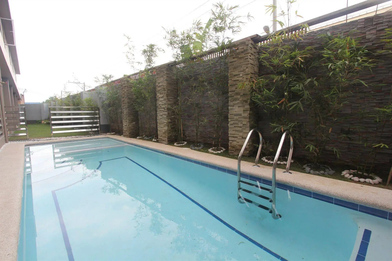 RedDoorz @ Grand Apartelle Hernan Cortes Cebu