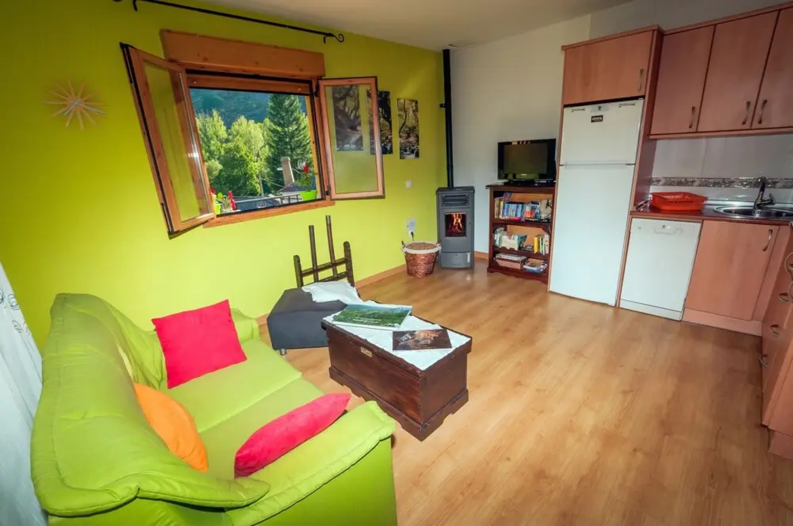 Rural House With Jacuzzi and Fireplace in the Room for 2 People