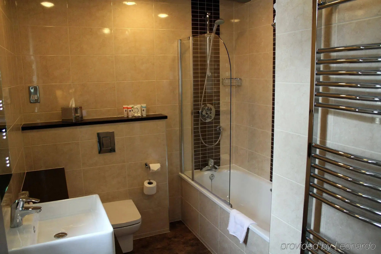 Legacy Rose and Crown Hotel