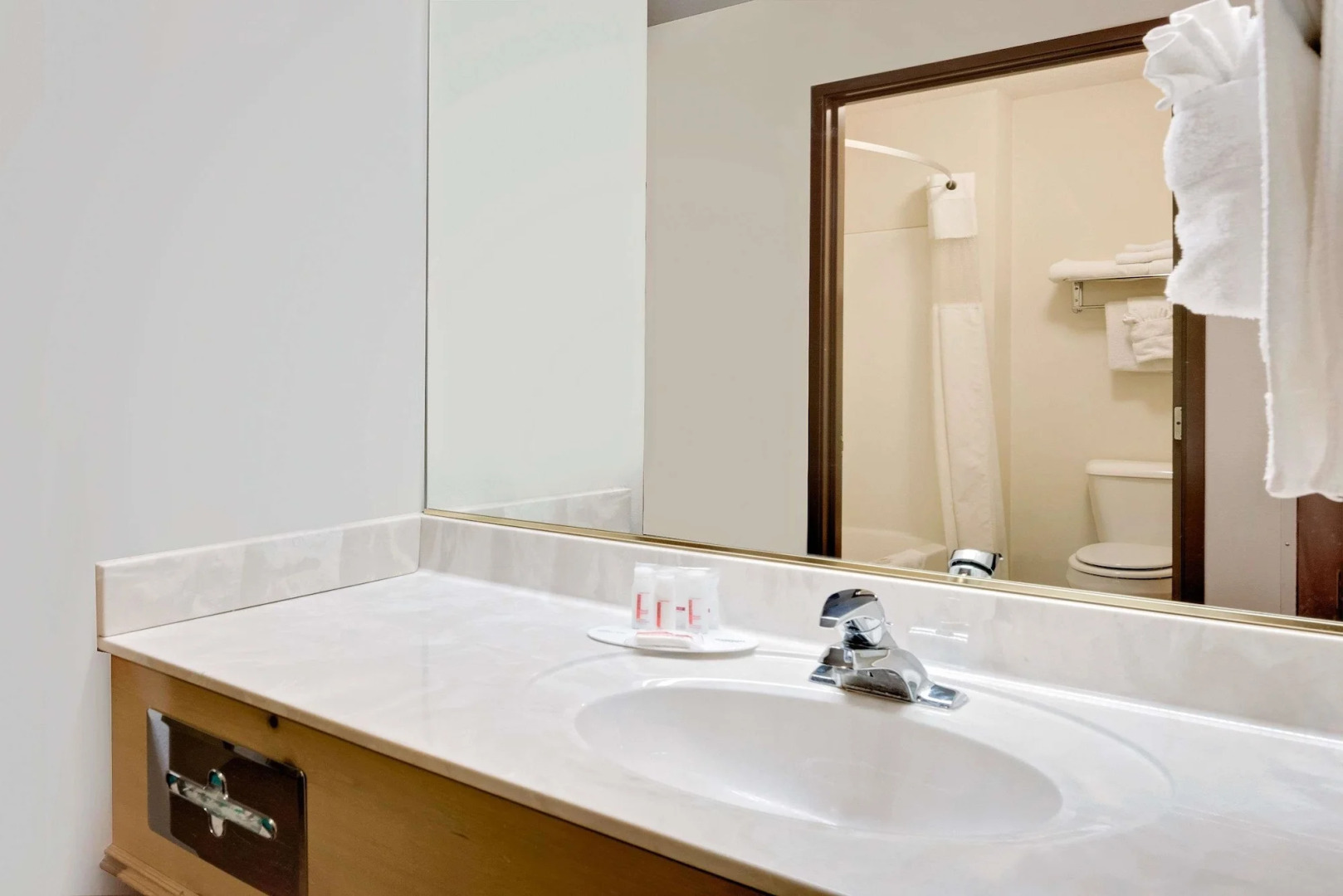 Summerset Hotel & Suites