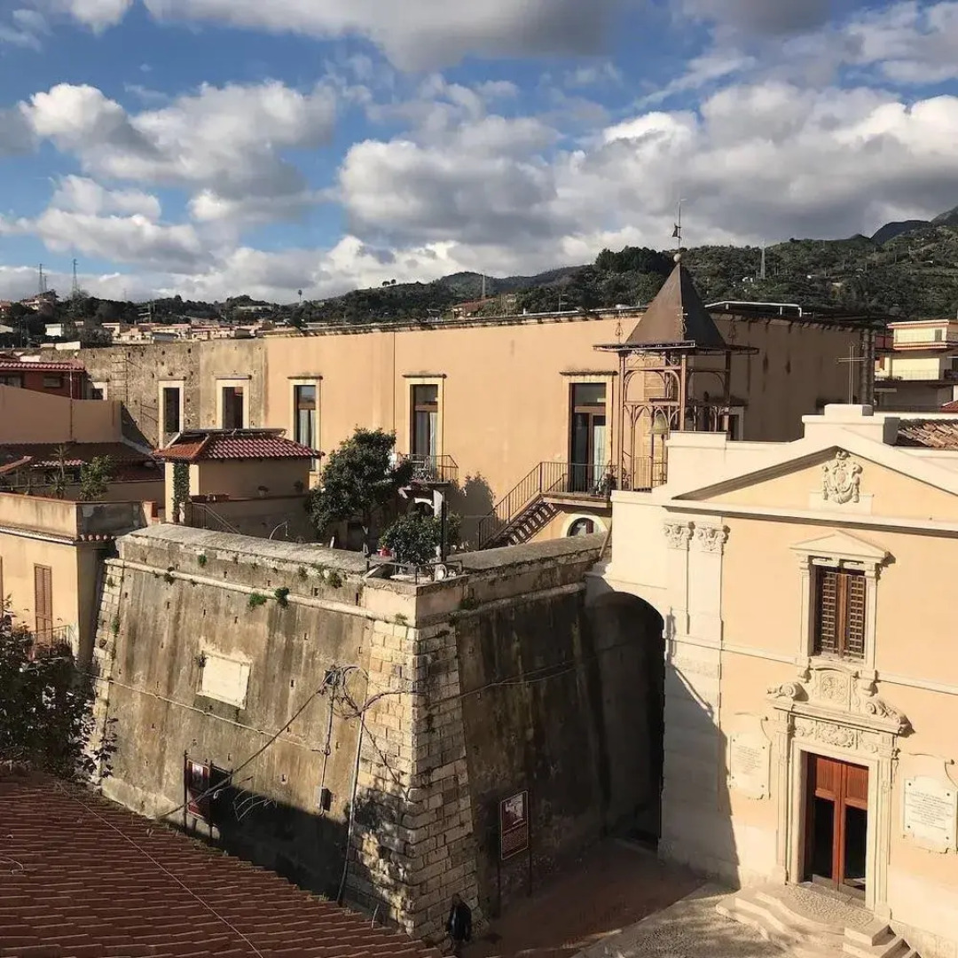 Castello D'Alcontres B&B