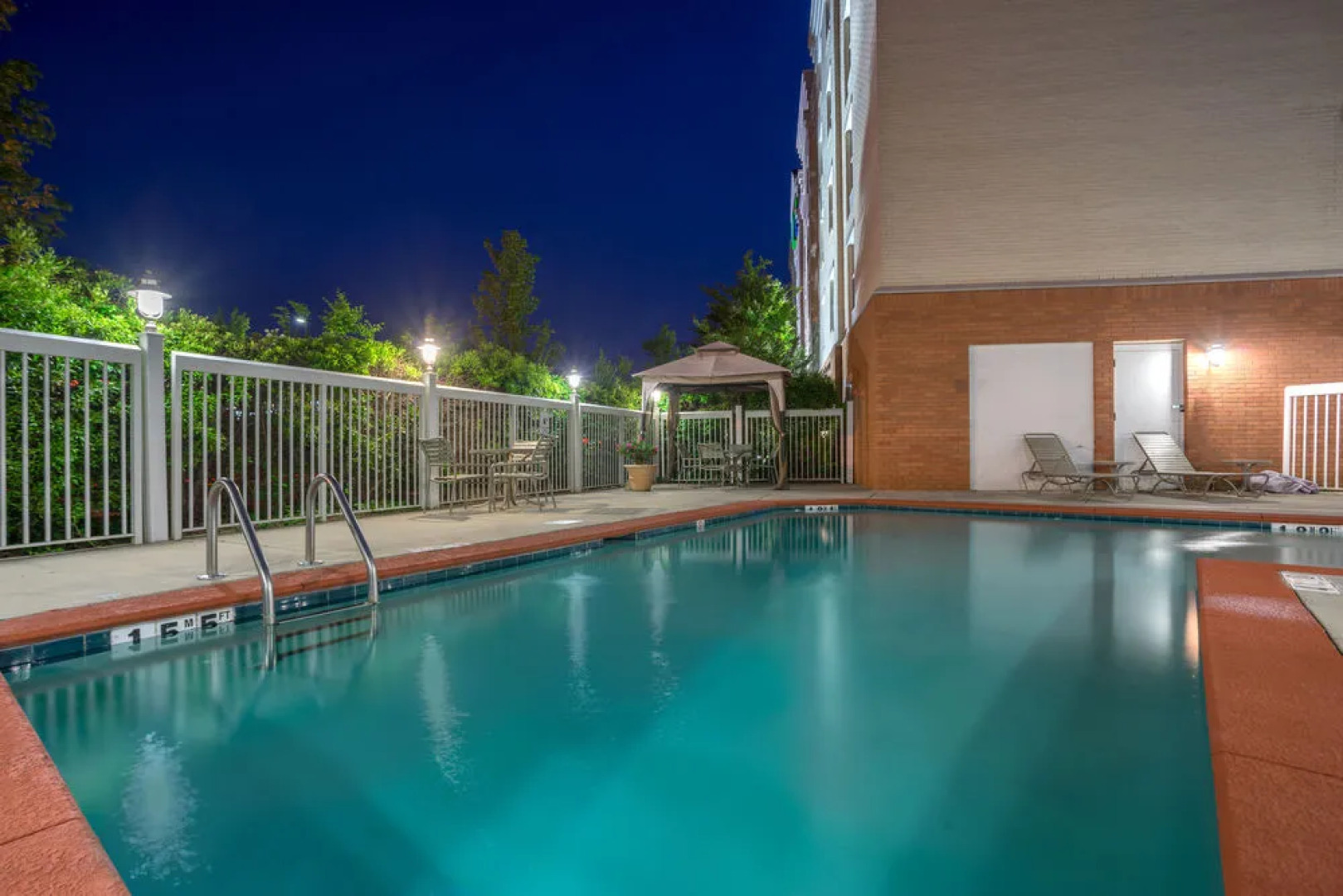 Holiday Inn Express & Suites Huntersville Birkdale