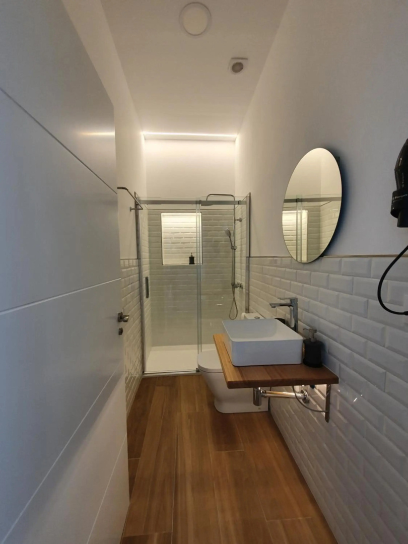 REDONDELA APARTMENTS - Bedroom, Bathroom & Kitchen