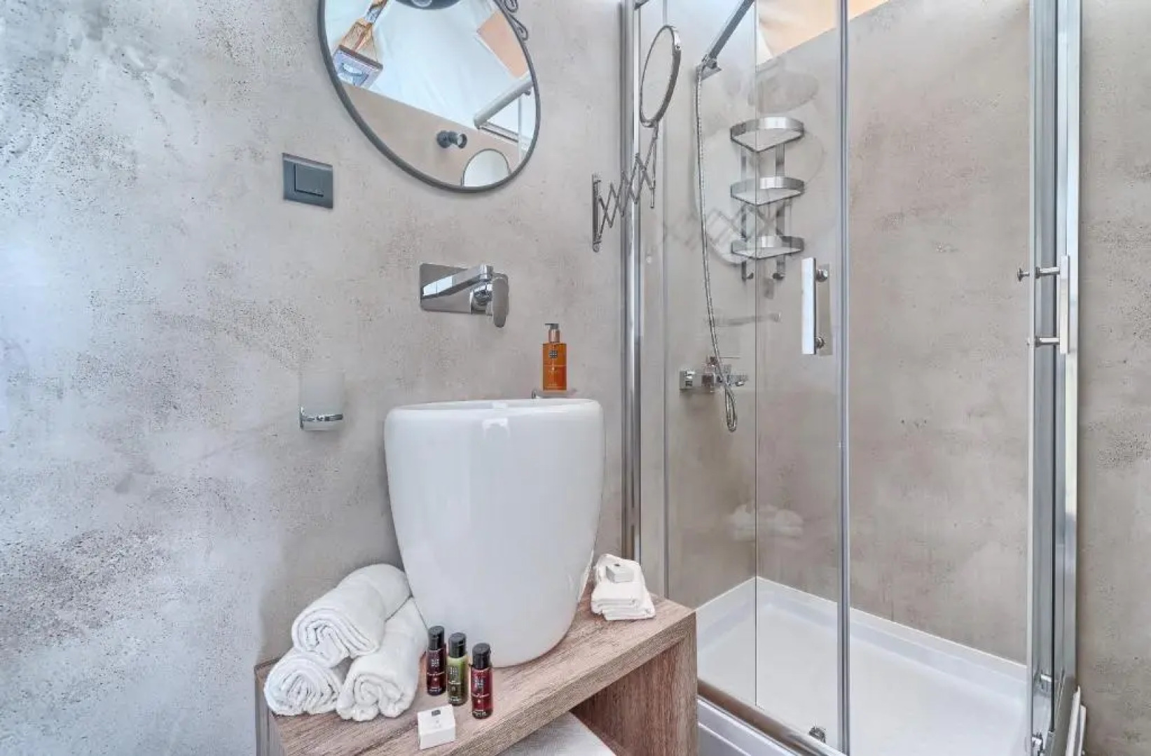 Golden Haven Luxe Glamp Resort