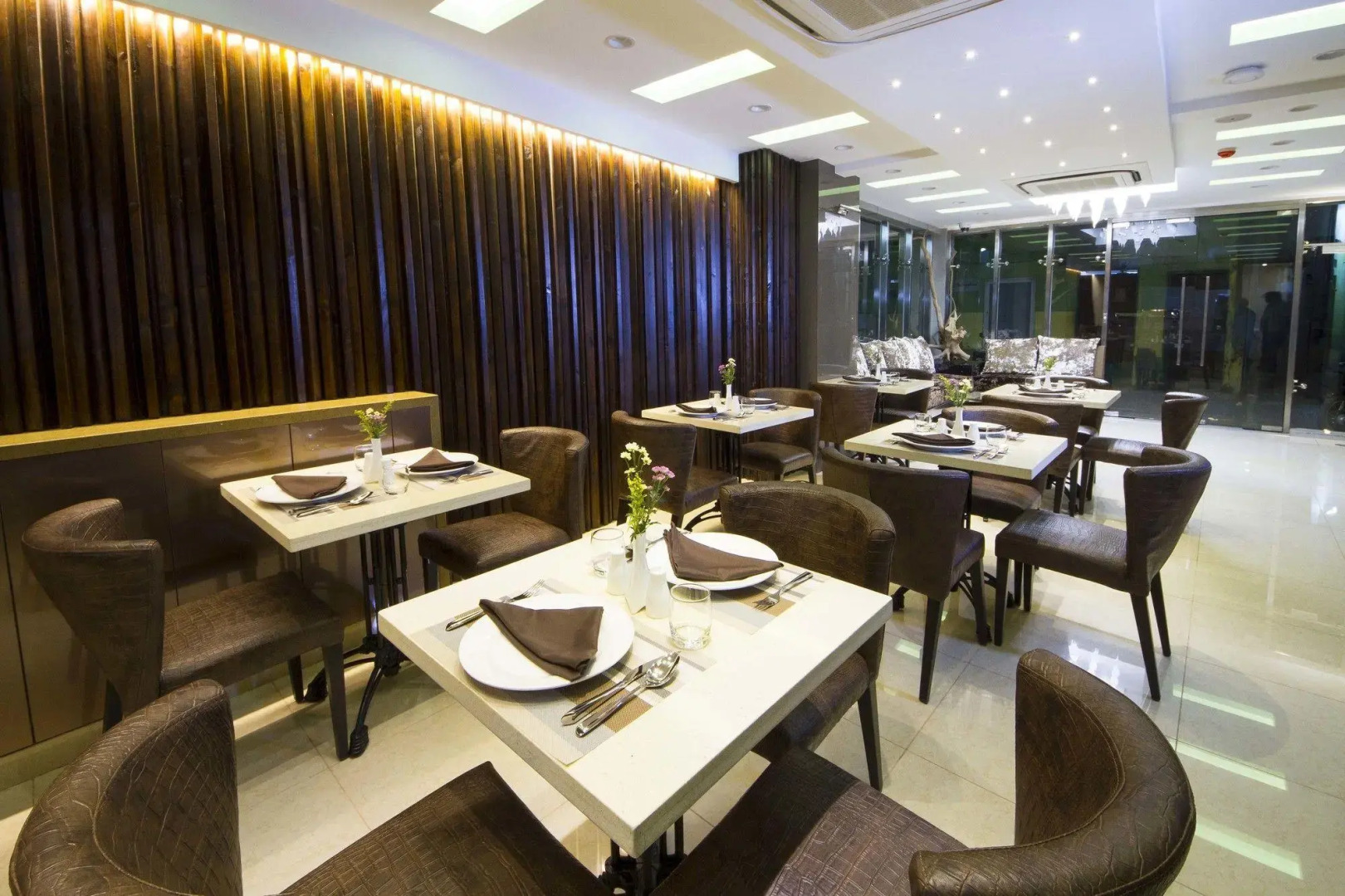 Laze by Somerset Inn