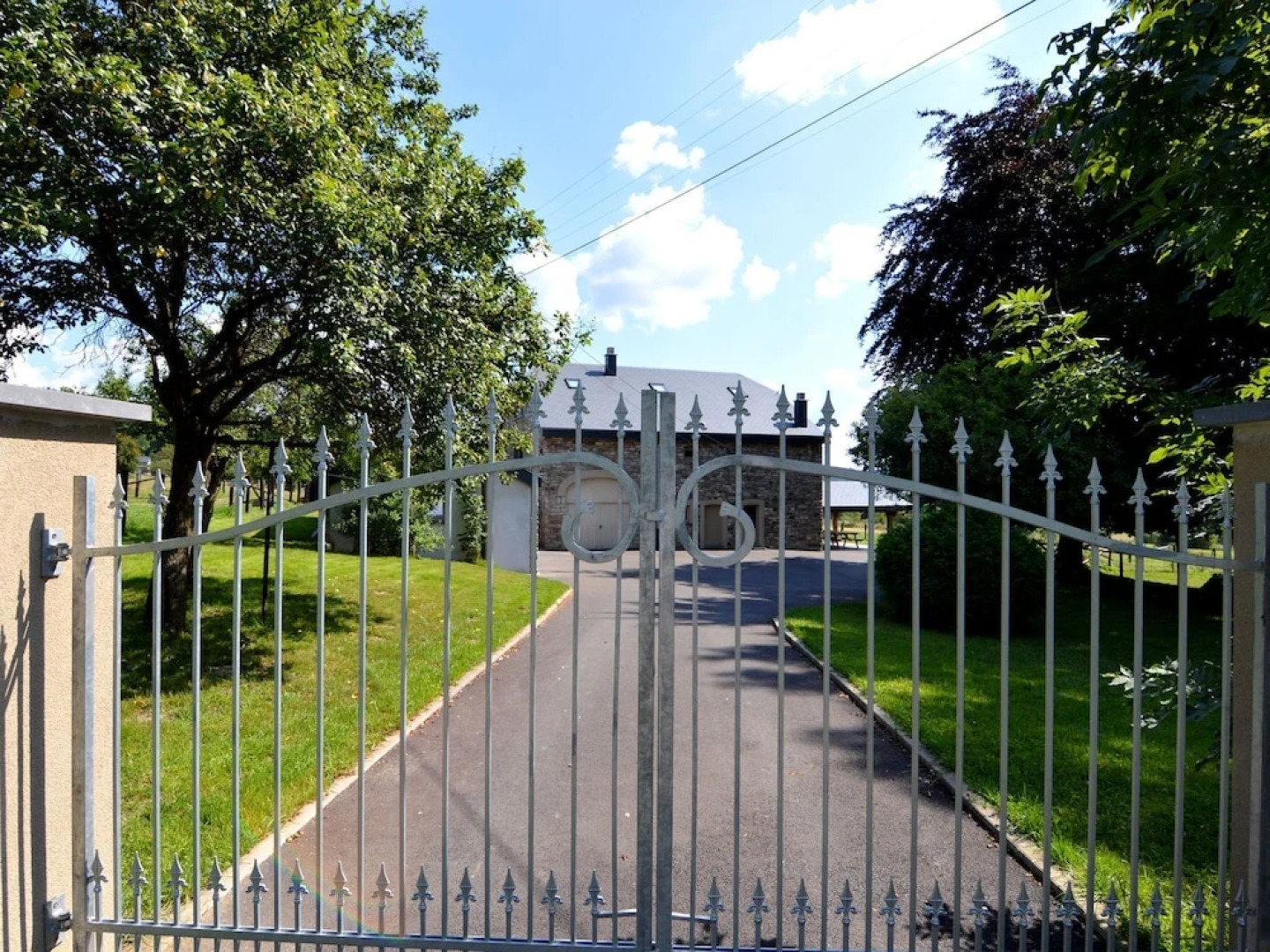 Cozy Holiday Home in Petit-Thier with Sauna