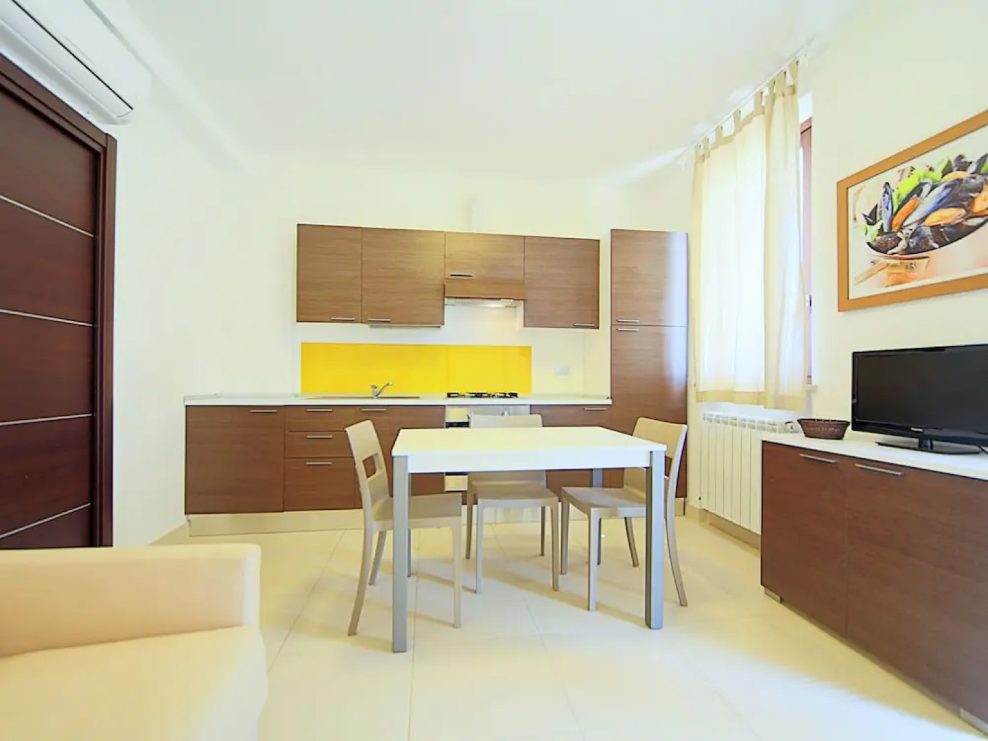 Neat Apartment With air Conditioning Near the Beach