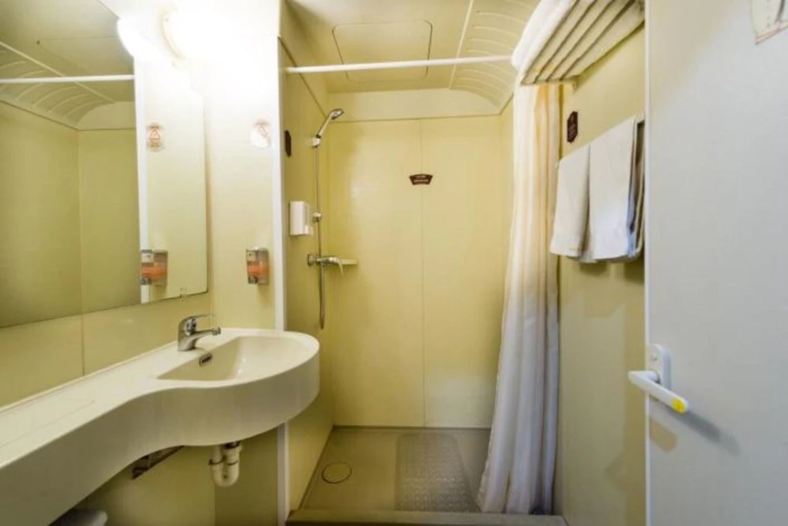 East Queen Hotel Zhong Shan Road