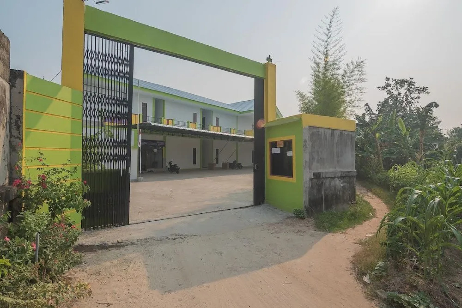 RedDoorz near RS Harapan Bersama