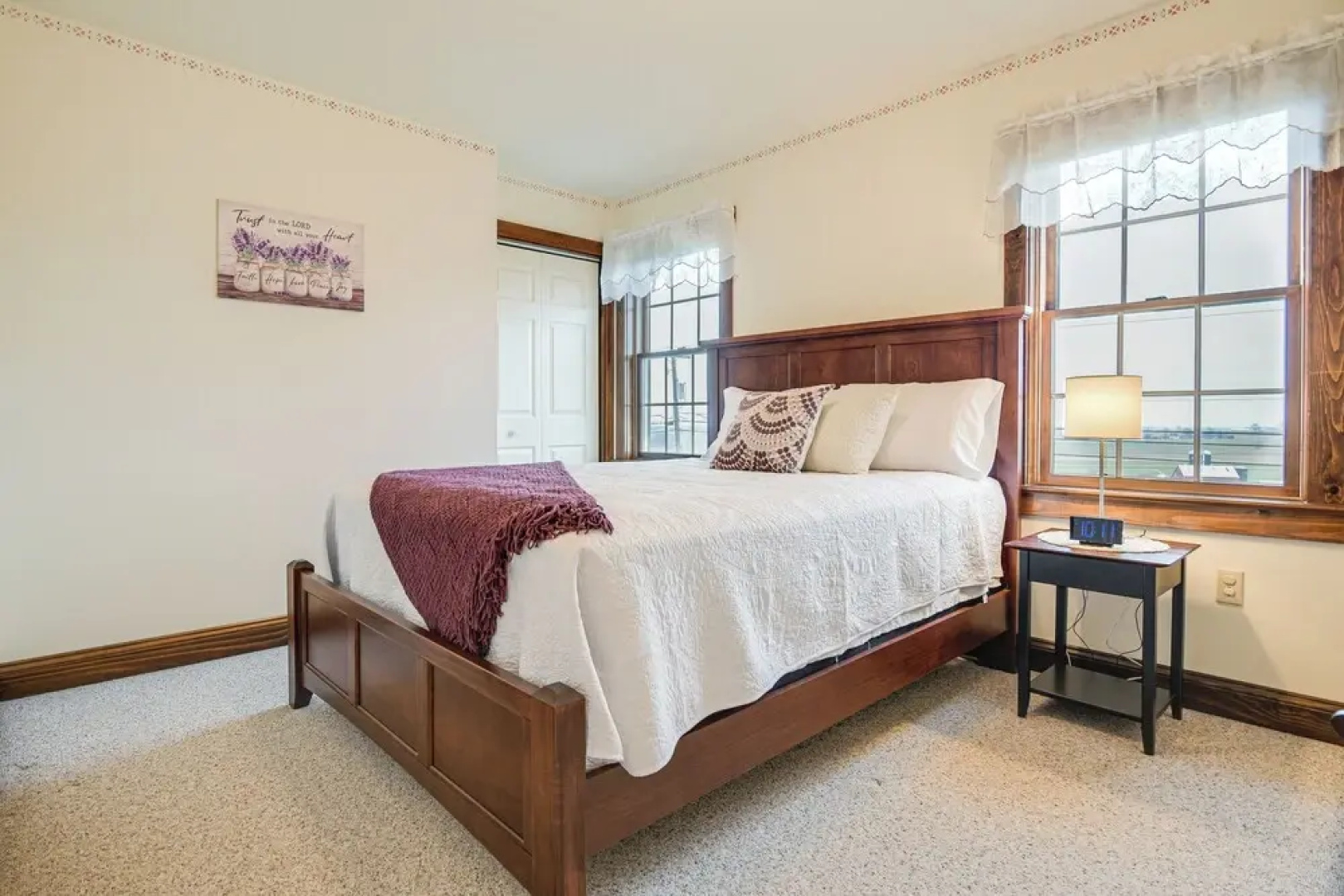 4 Mi to the Amish Village: Spacious Home w/ Deck!
