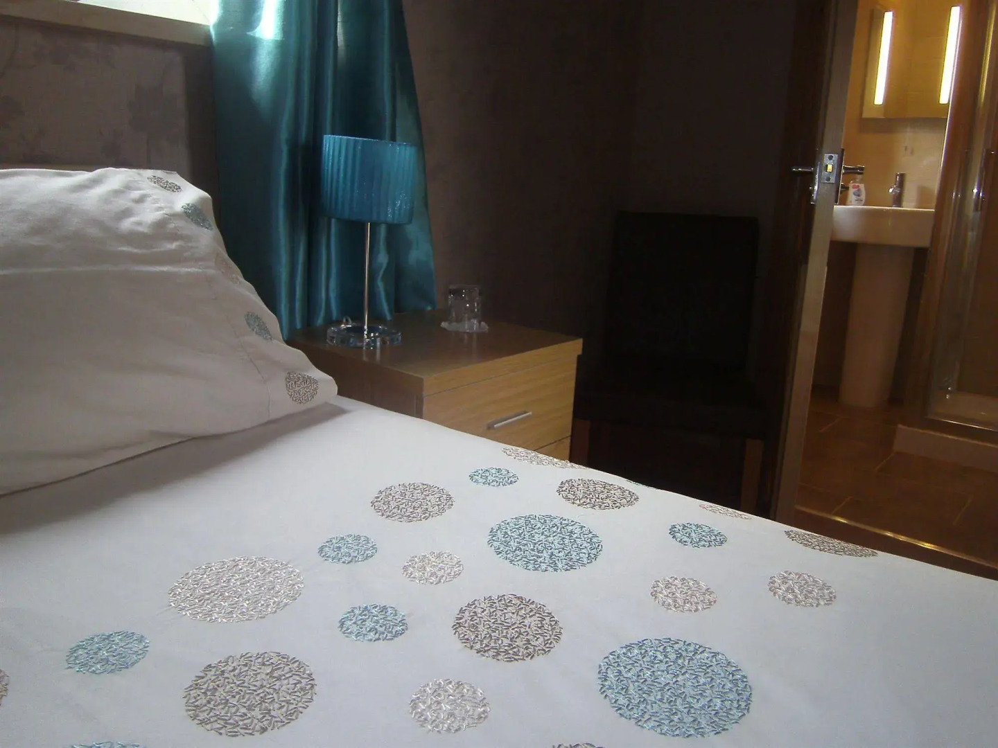 Lakeview Guest House