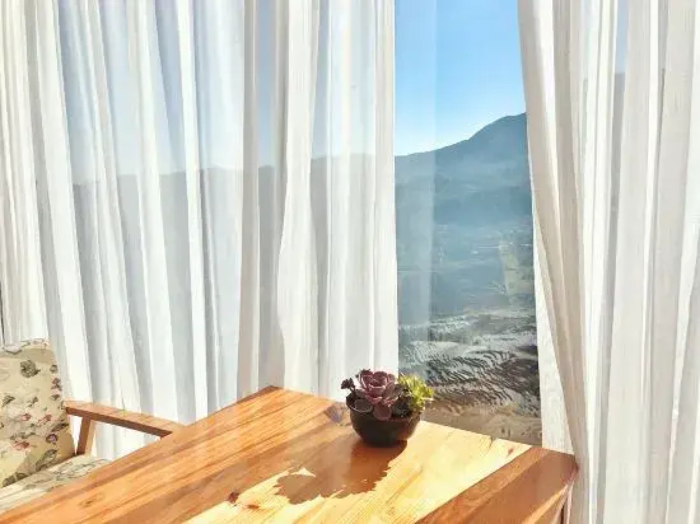 A place to watch the sunrise over the sea of clouds and terraces