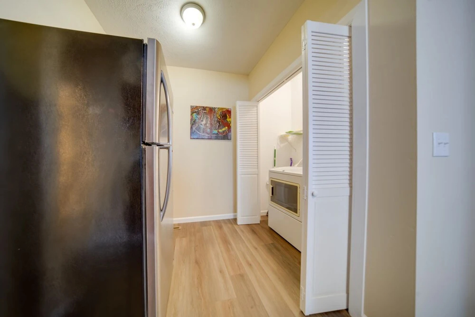 Vacation Rental w/ Porch & Views of Lake Erie!