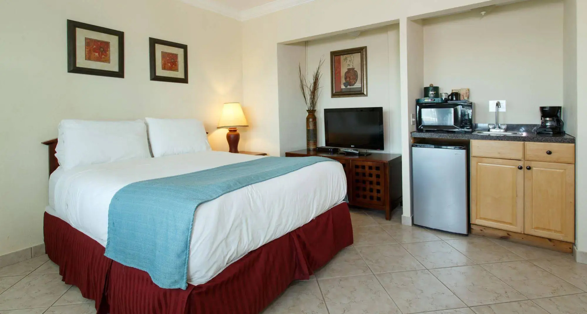 The Sea Lord Hotel & Suites (Adults Only)