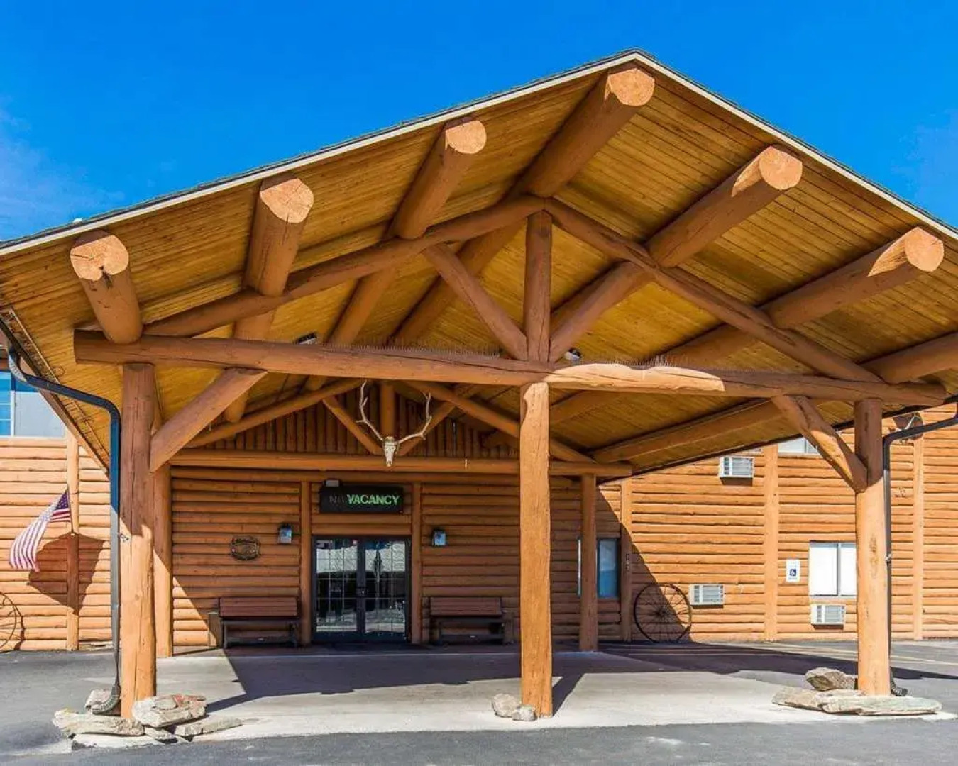 Antler Lodge - Gardiner MT