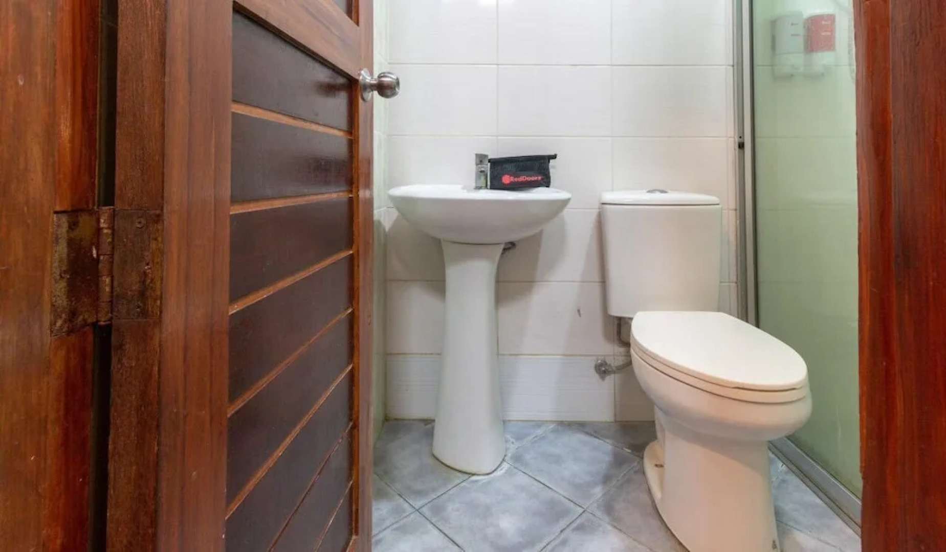 RedDoorz near Manlurip Rotonda Tacloban