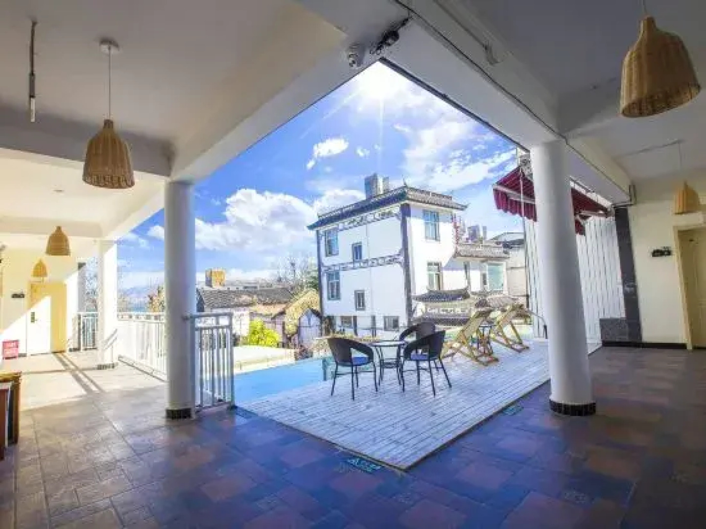 Donglibanhaiju Hotel