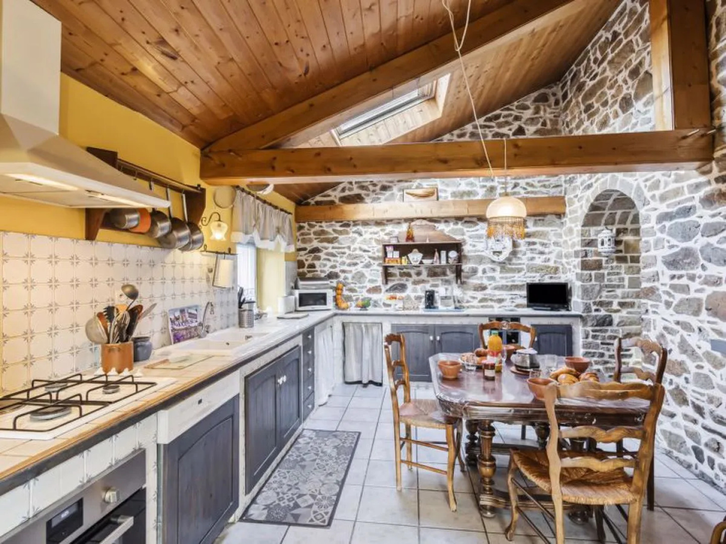 House Les Roses Yffiniac