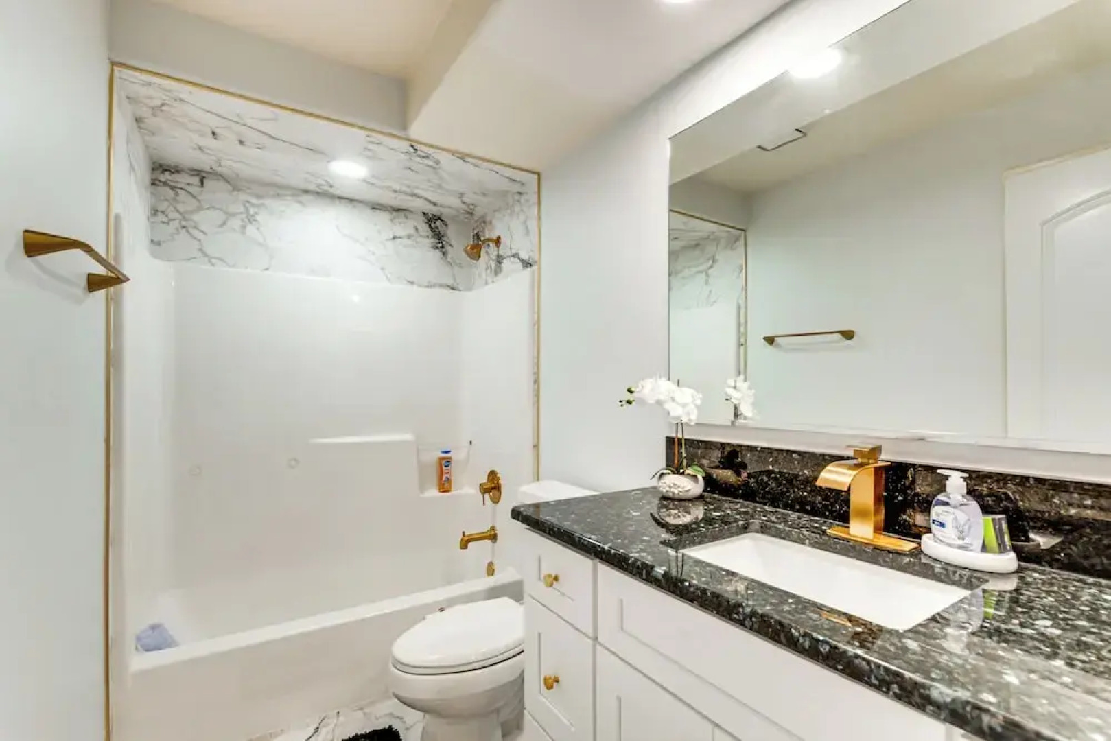 Waterfront Gem: Crystal River Family Home