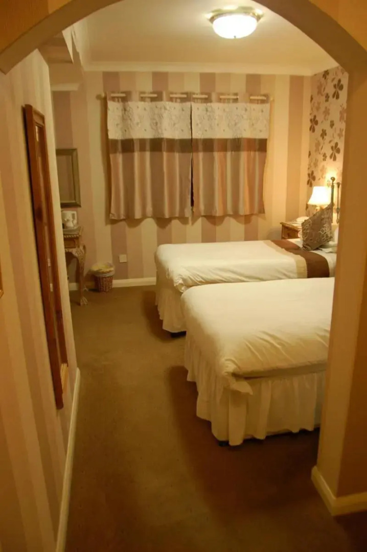 Albright Hussey Manor