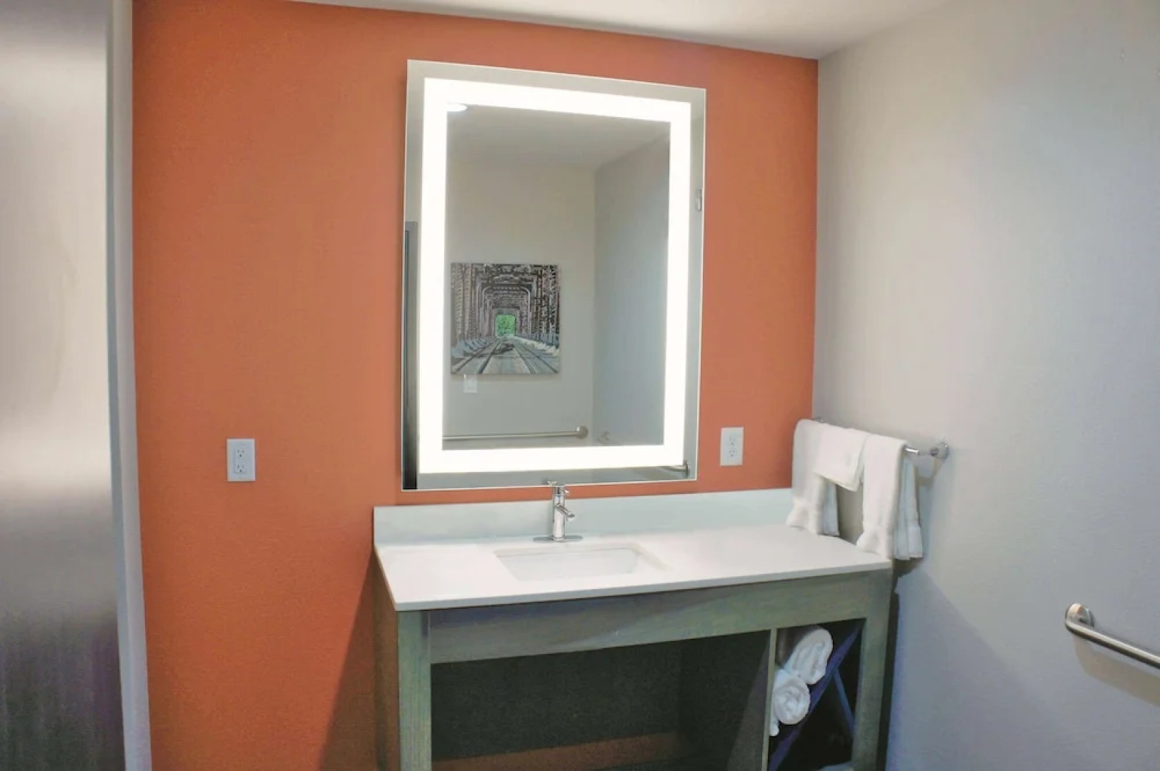 Economy Inn and Suites