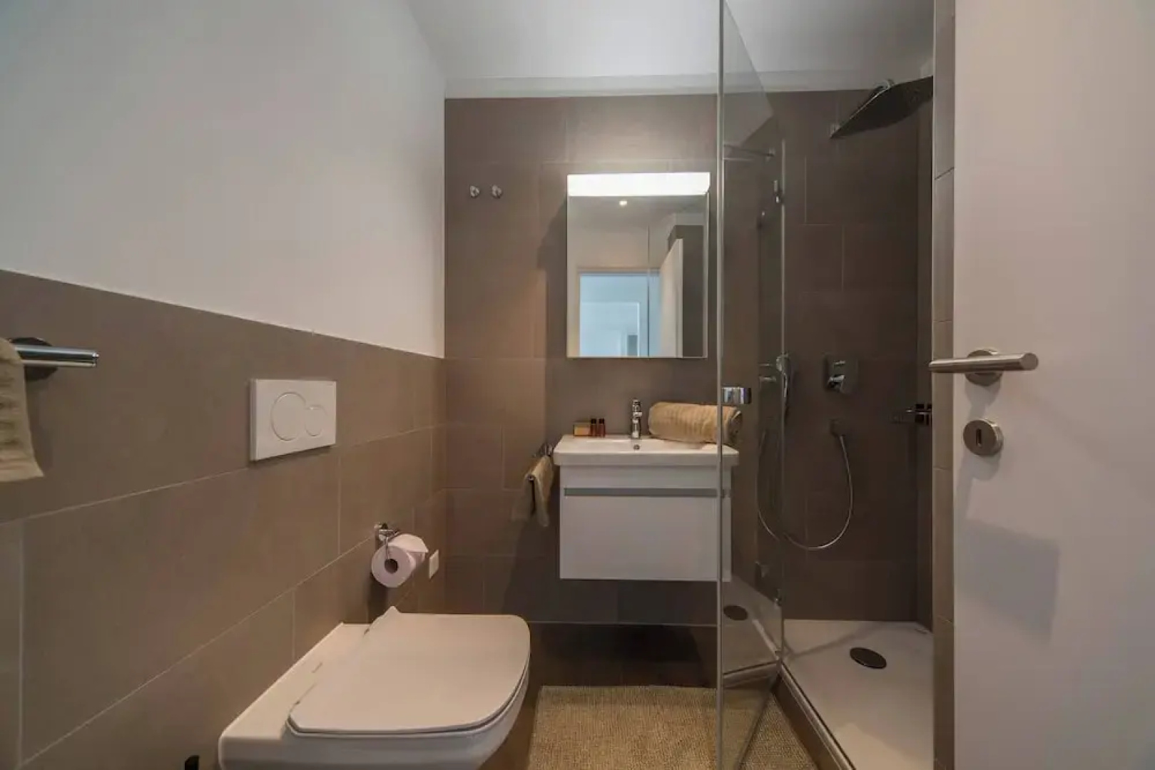 Brand new Apartment City11