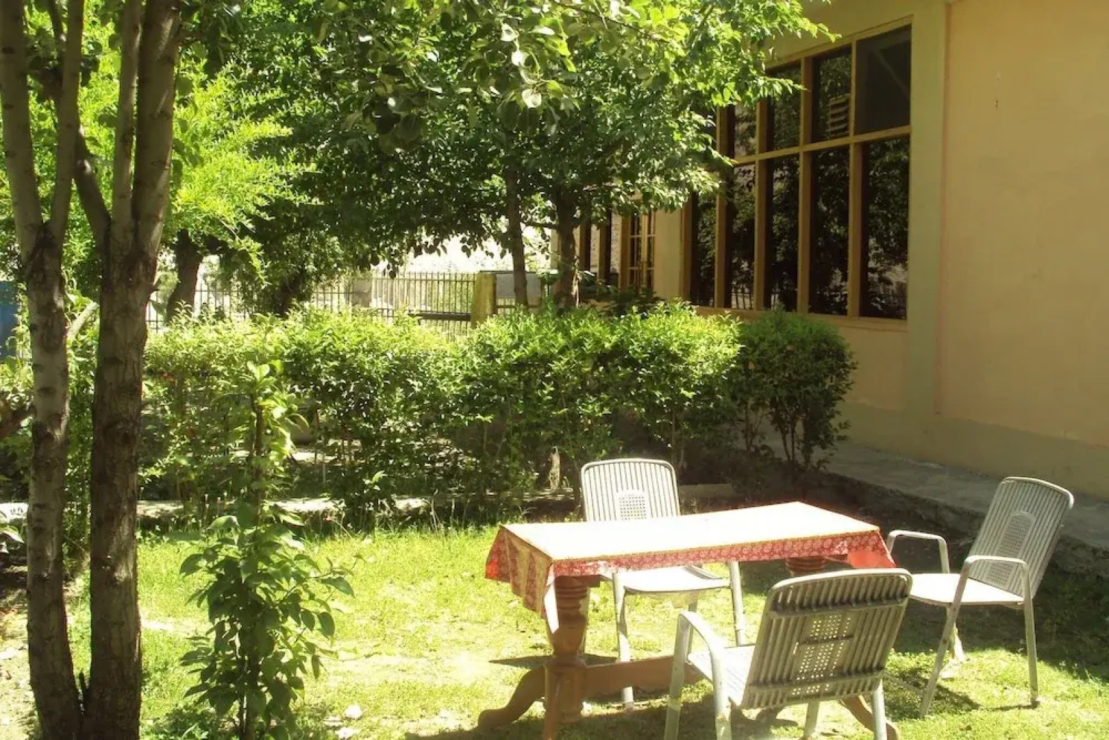 Paradise Hotel And Restaurant