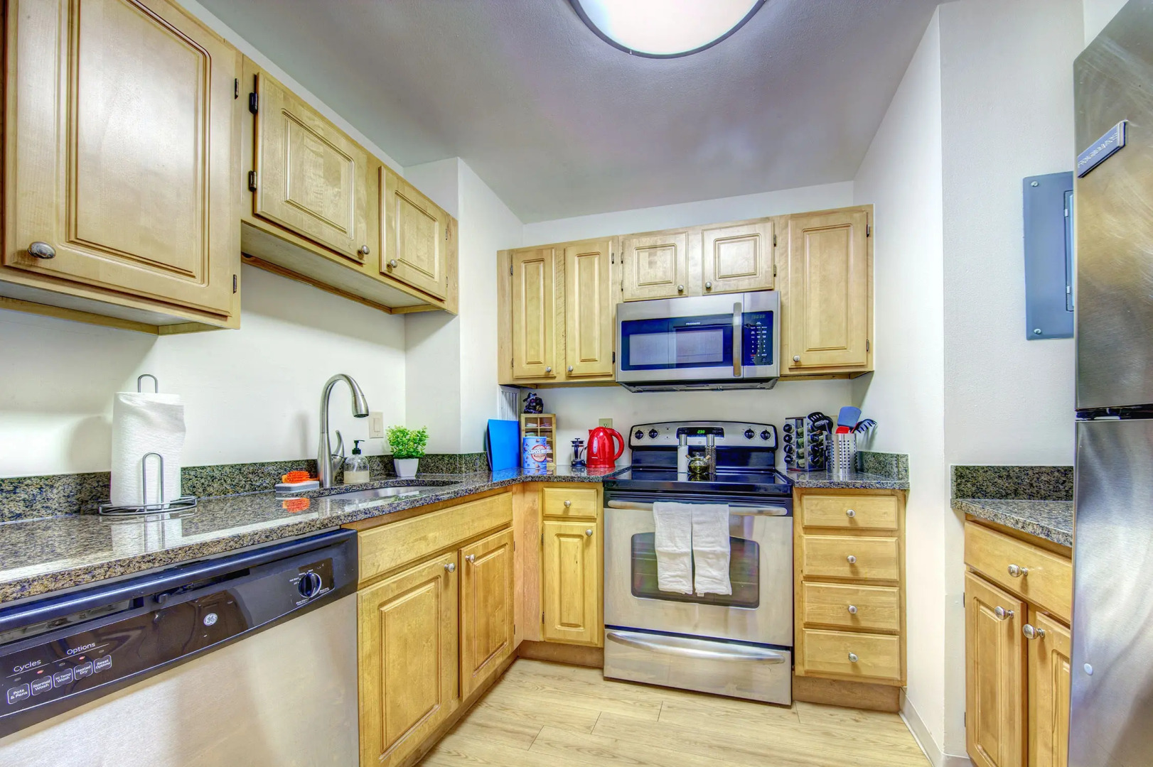 Spacious Back Bay Condo with Great Amenities!