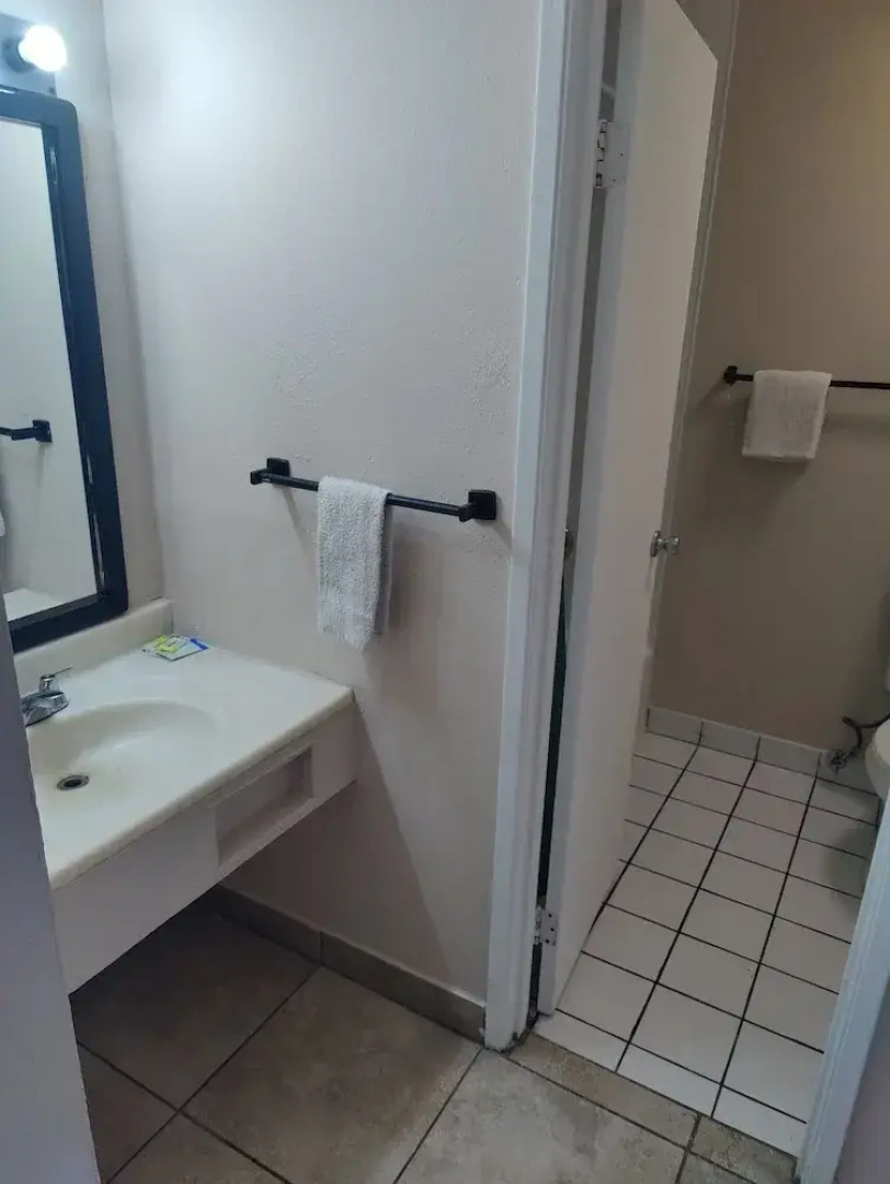 Best Inn & Suites