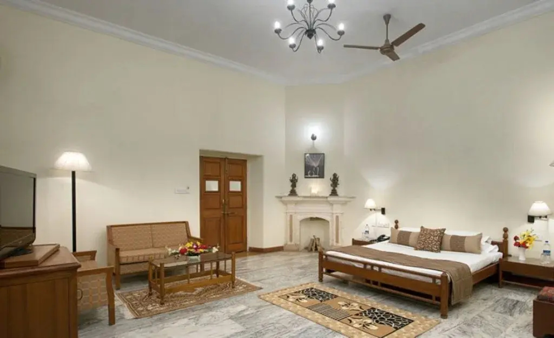 Hotel Sunrise Palace By Sky Stays