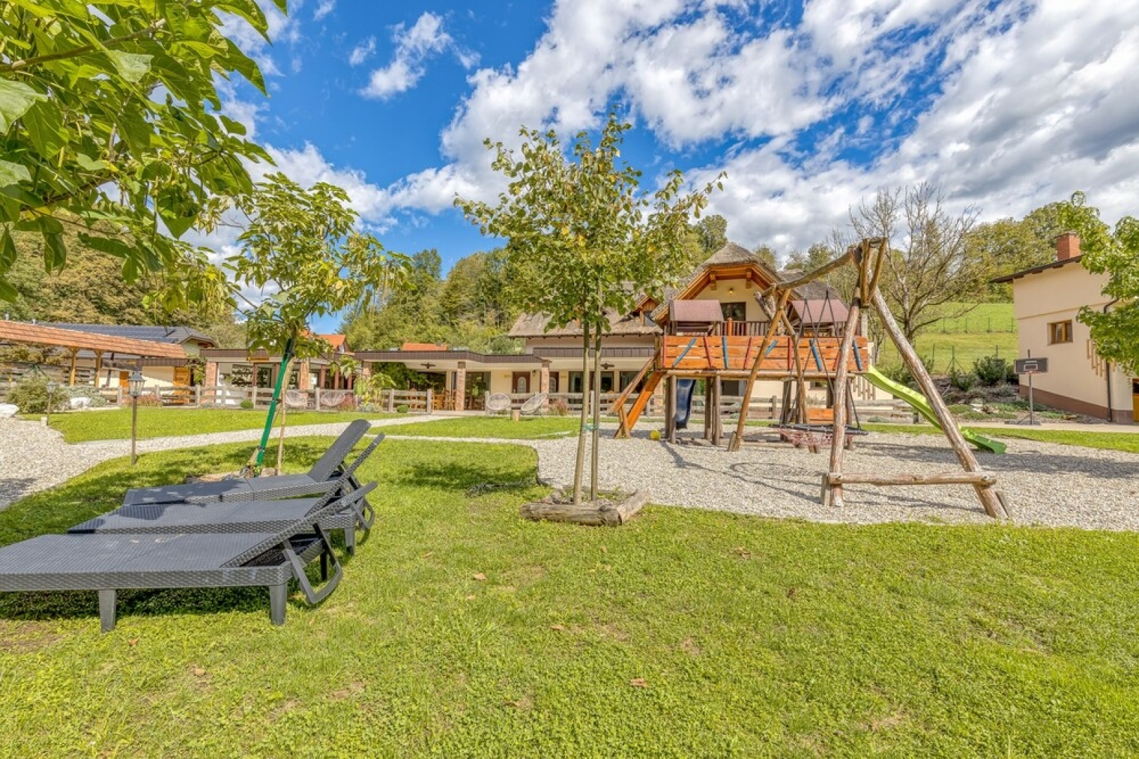 Pool Suite Flaxseed Private Sauna