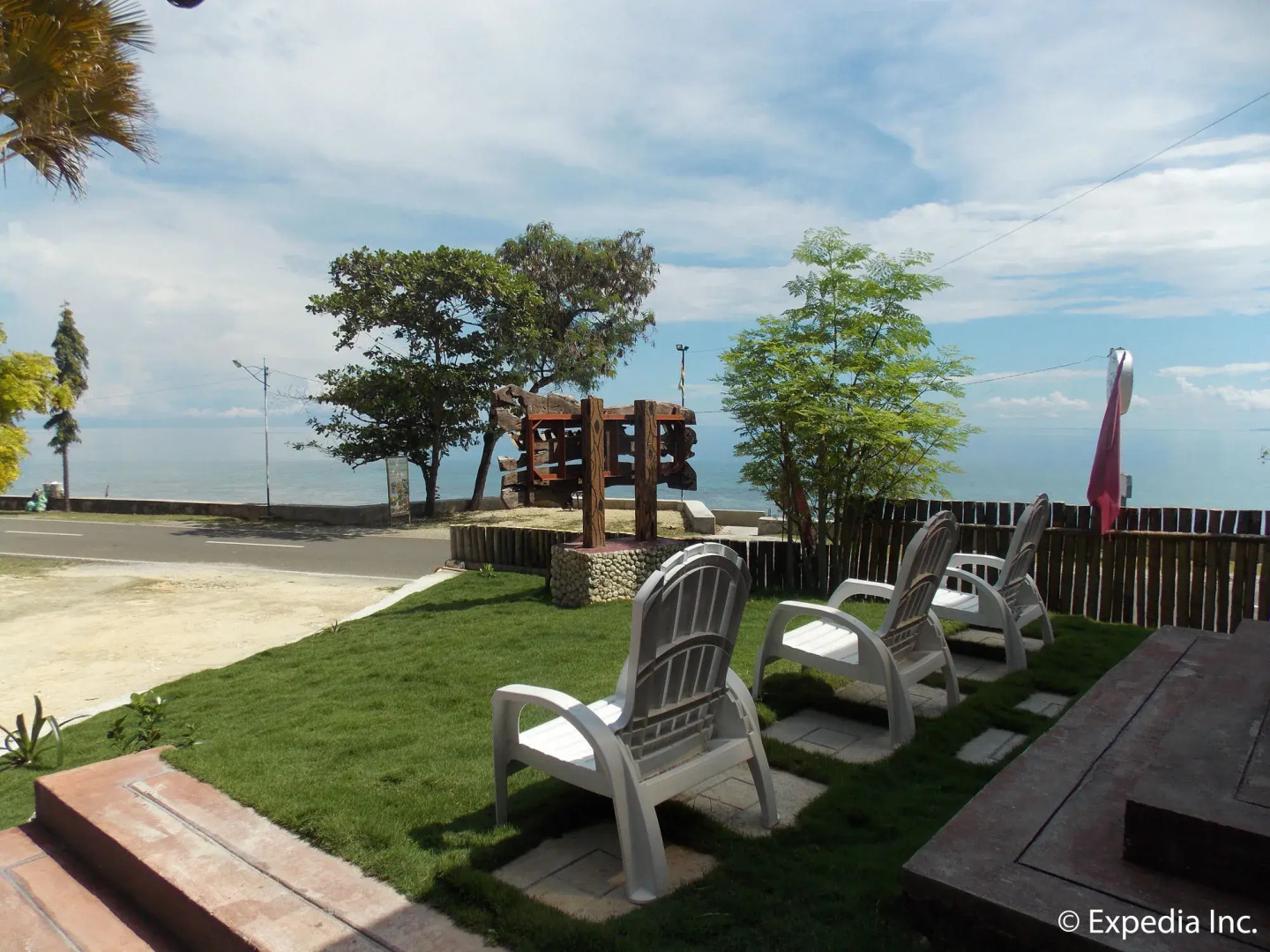 24/7 Lantawan Resort