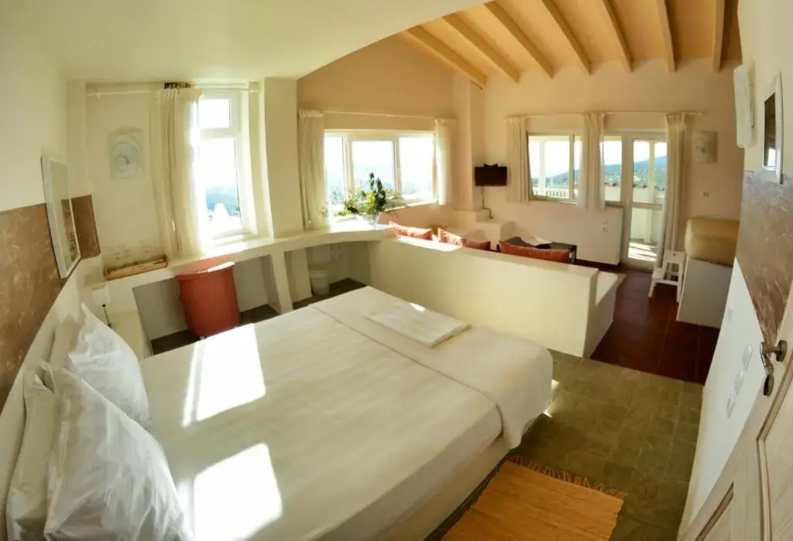 Golden Sea View Suites