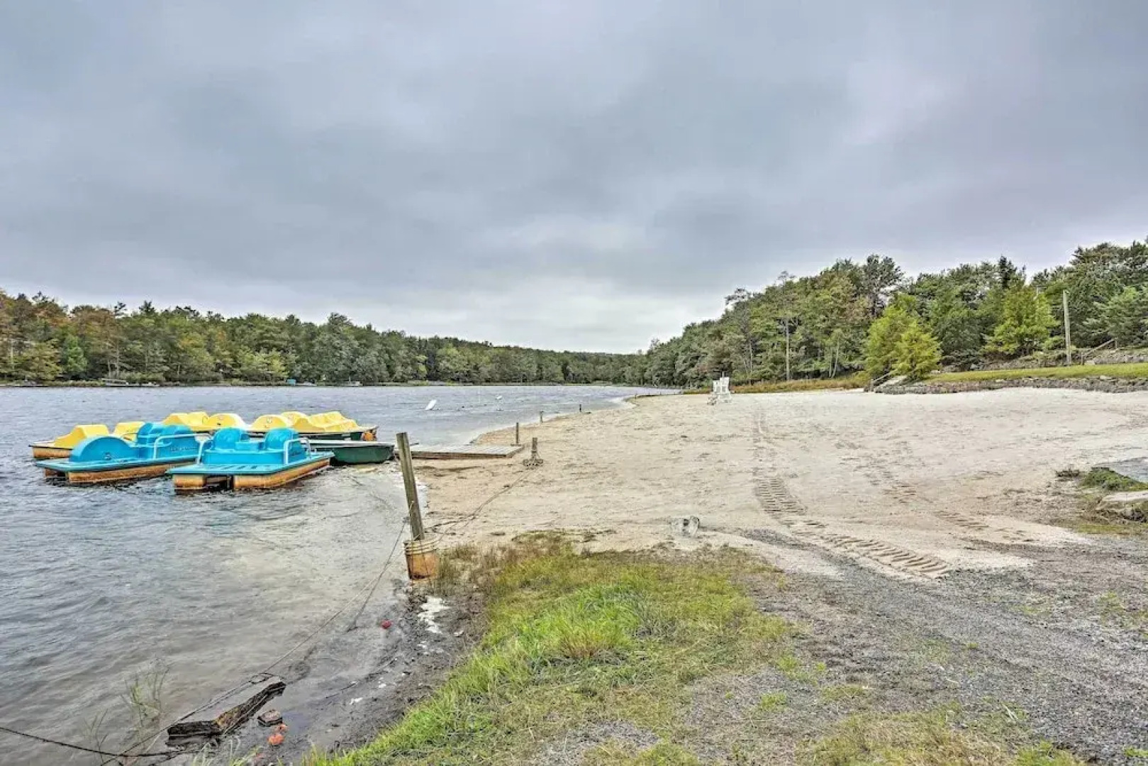 15 Mi to Camelback Ski Resort: Home w/ Deck!