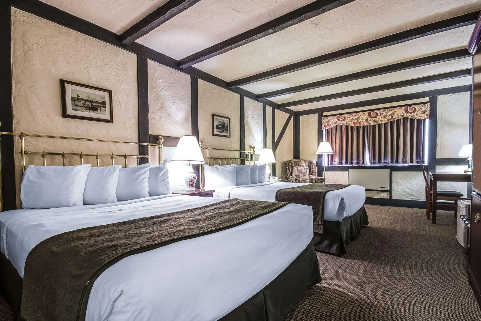 Quality Inn Waddling Dog