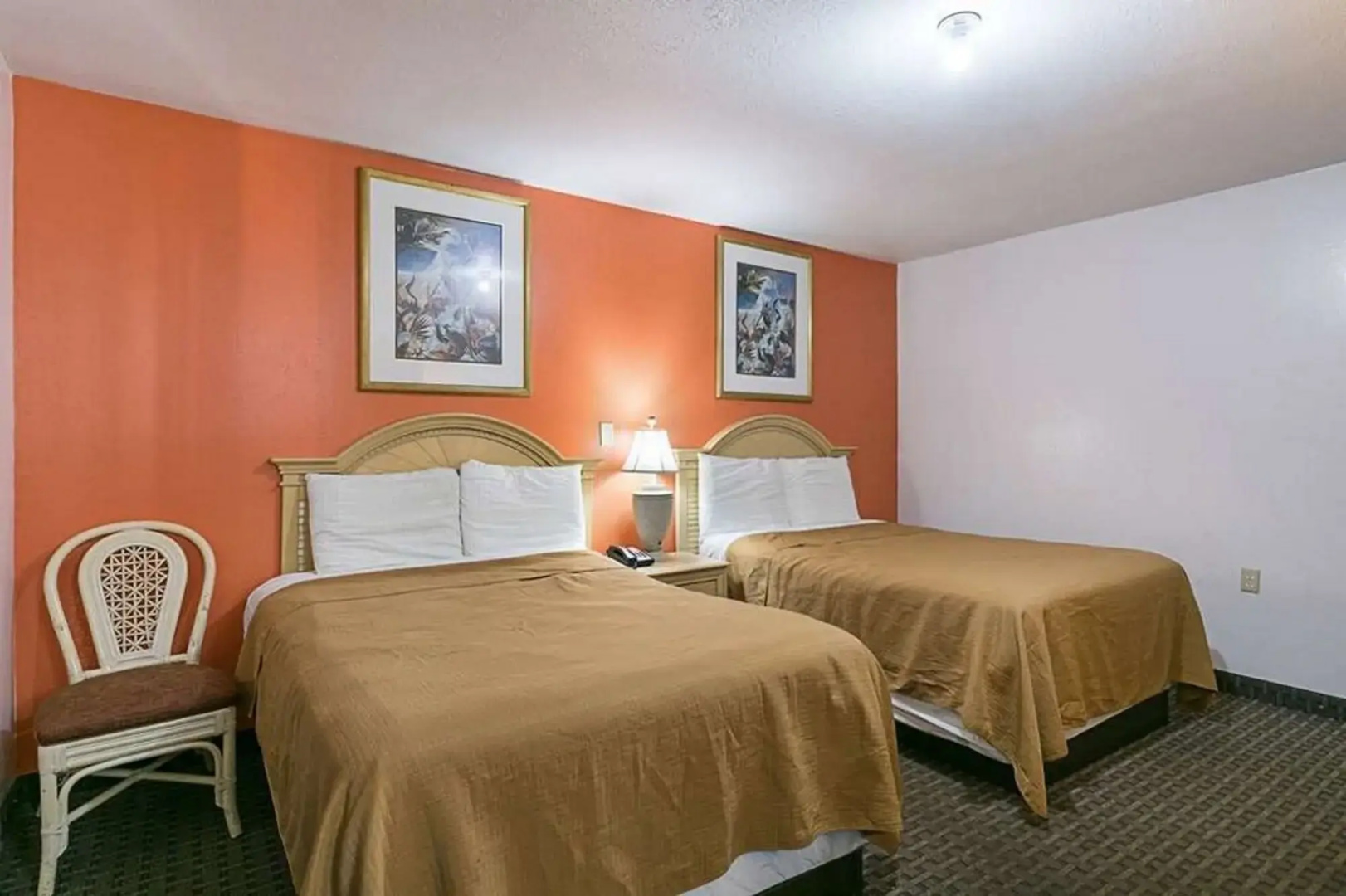 Hilcrest Inn & Suites