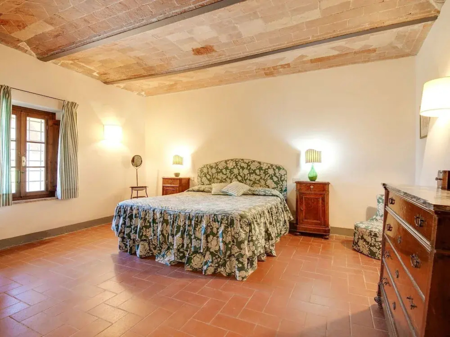 Belvilla by OYO Lavish Farmhouse With Fireplace